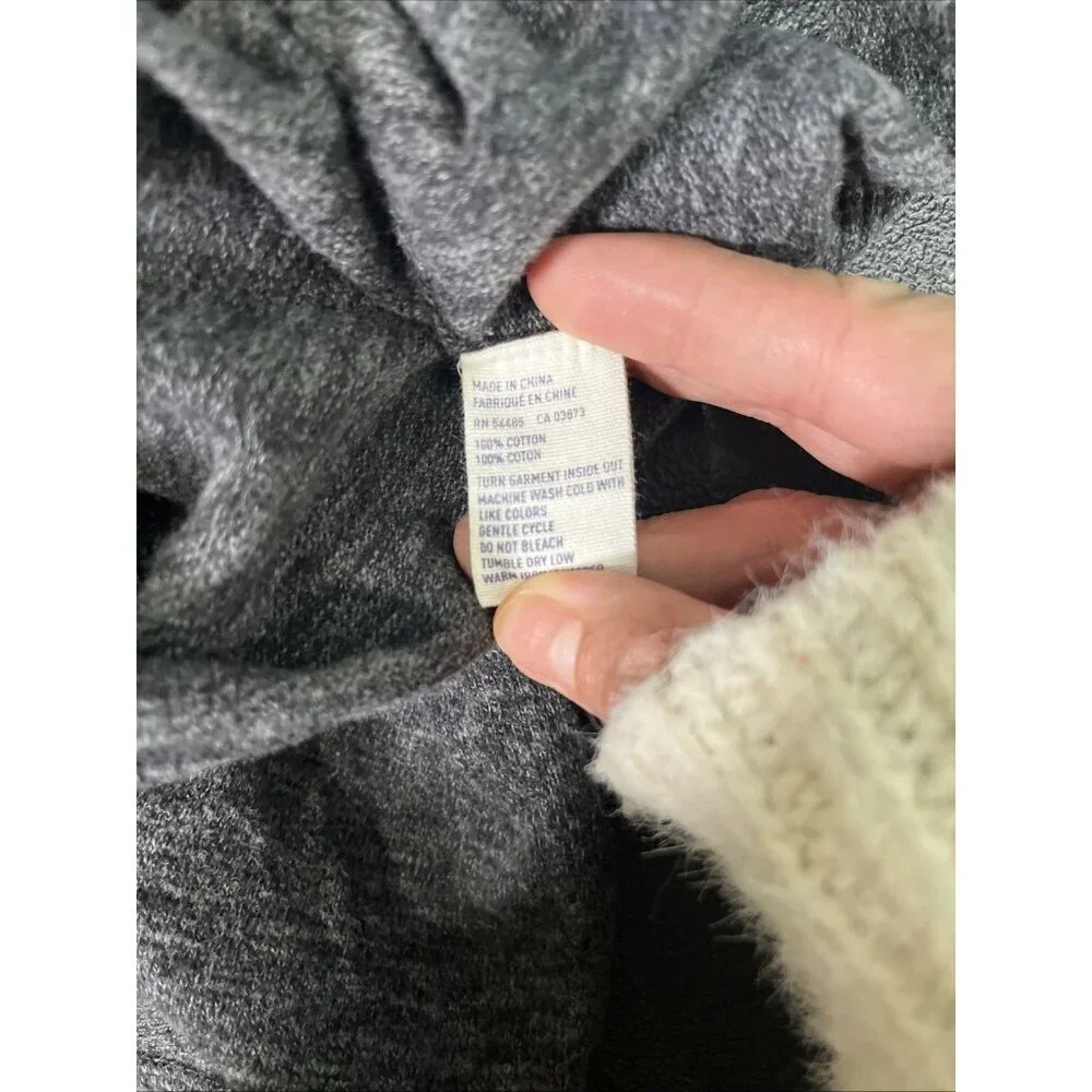 American Eagle Sweater Mens L Gray V-Neck Athletic Fit Cotton Logo Knit Pullover